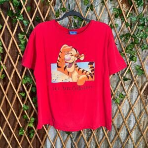 Vintage Y2K hundred acre pooh Tigger 90s disneyland t-shirt